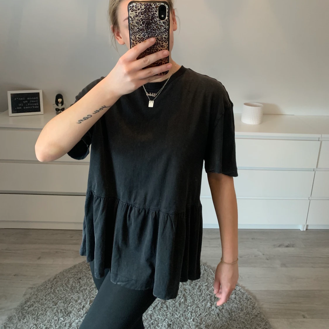 Oversize tröja med volang 