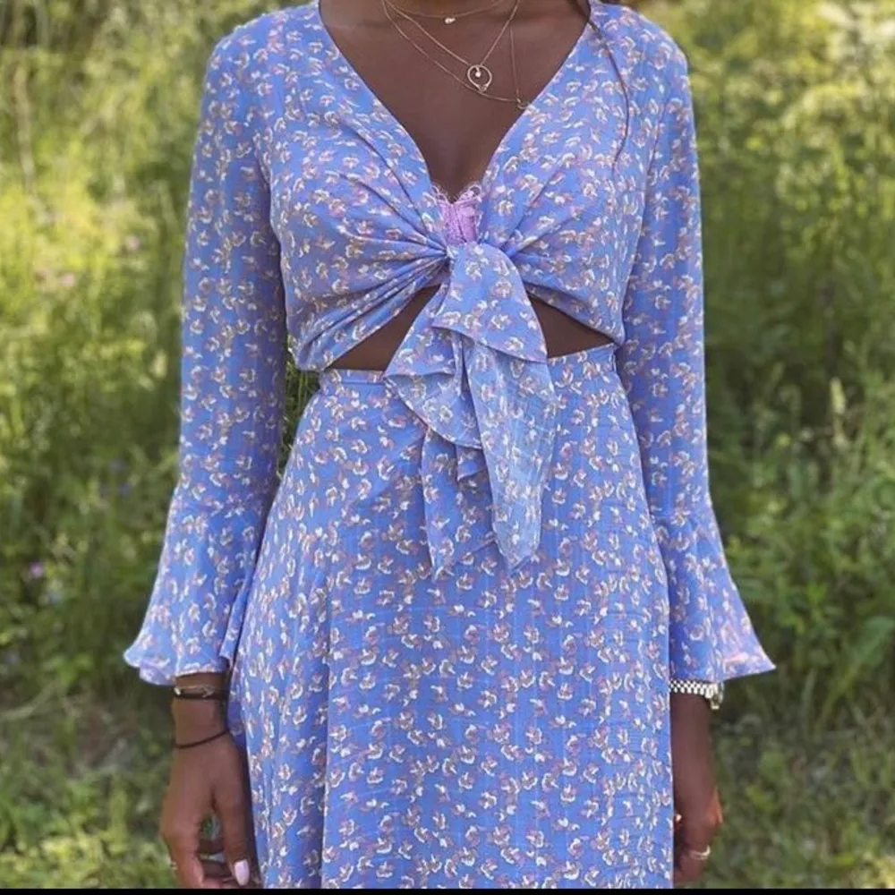 Superfin Adoore klänning från förra året som är helt slutsåld 💜 Använd ett fåtal gånger och är i storlek SMALL. 🥰. Klänningar.