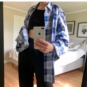 Skjort-Jacka  - Skiiit snygg skjort-jacka i mycket bra skick!🤩 Frakt ingår i priset. Sitter oversized på storlekar upp till M skulle jag säga 🥰❤️
