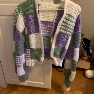 Virkad kofta - Egen virkad kofta som inte har använts någon gång, är i bra skick✨