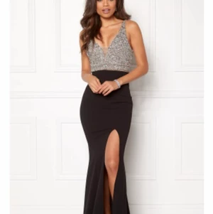 Klänning  - Jätte fin långklänning använd en gång 