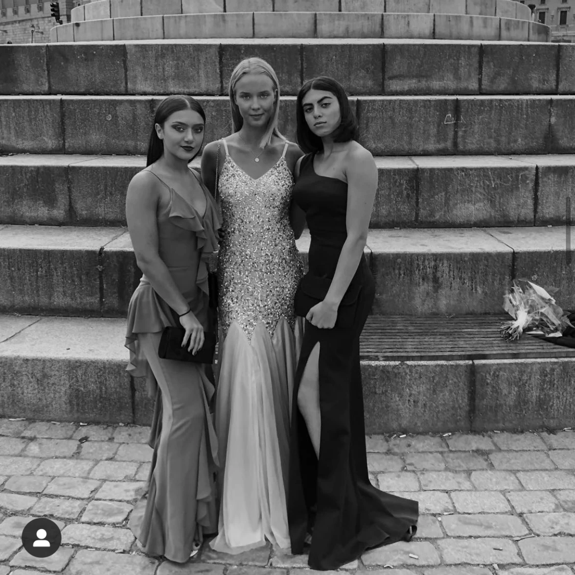 Silvrig balklänning, klänning i mitten