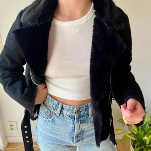 ZARA jacka XS - Säljer denna fina, helt oanvända jackan från ZARA i XS/34🖤