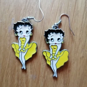 Betty Boop örhängen  - Oanvända örhängen. Säljes för 80 kr, frakt tillkommer med 12 kr. 