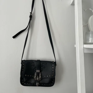 Svart väska - Svart väska 