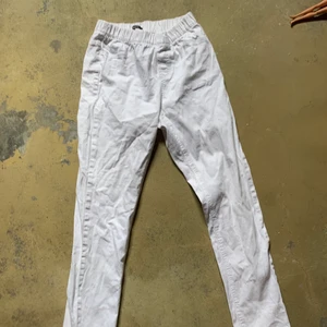 Vita jeans - Storlek 44. Men sitter som 38-42