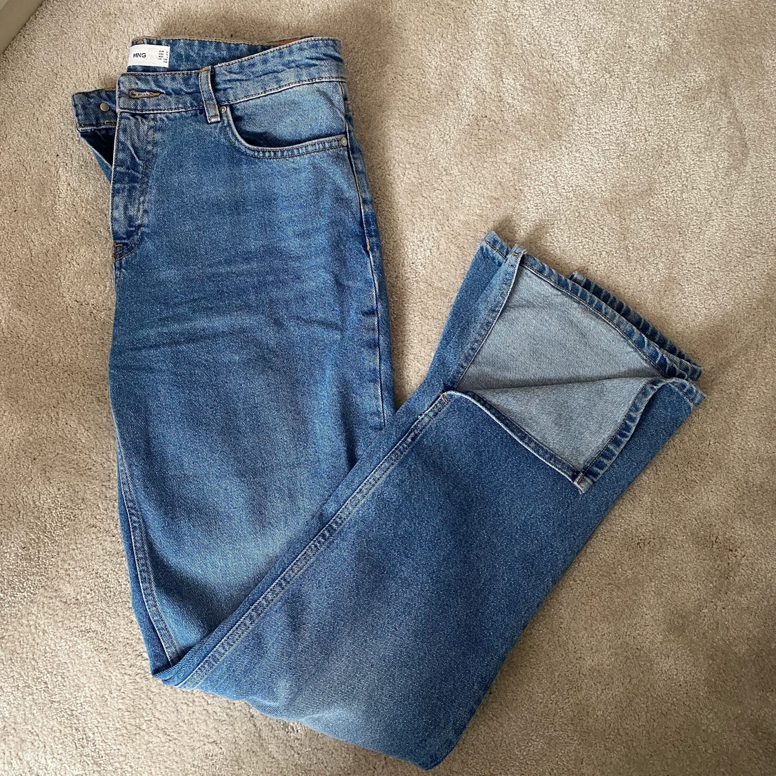 Raka jeans med slits från Mango - 90