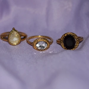 Guldringar - Guldringar. 20kr/st. Skicka gärna ett meddelande om du har några frågor!