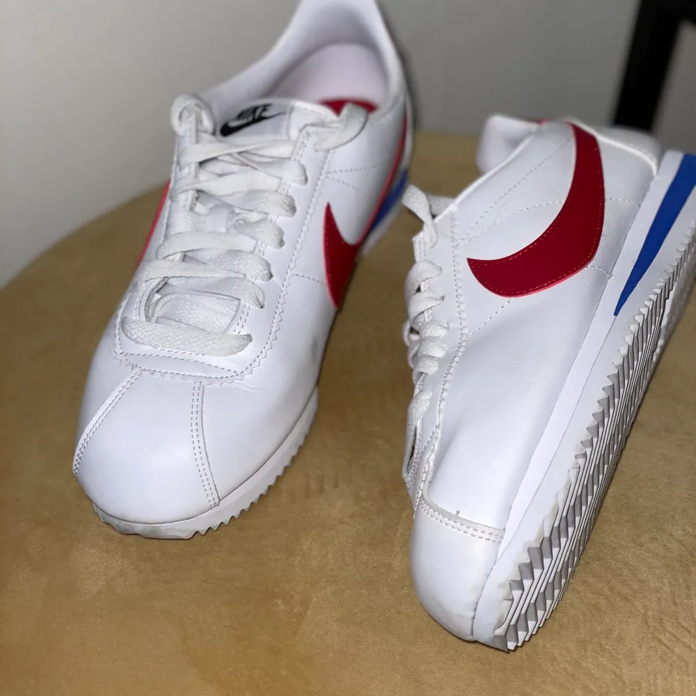 Sprillans Nike cortez sneakers som aldrig är använda. Originalpris: 900kr. Skor.