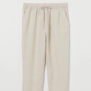 Hm linne byxor - Populära och trendiga linnebyxor från h&m som tyvärr inte passade mig! Prislappar kvar och Xs är slutsåld på hemsidan. Uppvikningen vid smalbenen går att vika ner som man kan se på bild 3. Buda 🙈🙌🏻