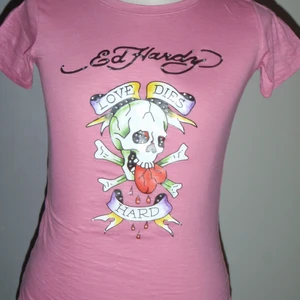 Ed Hardy - Ny Ed Hardy T-shirt. Säljes enligt bilden.