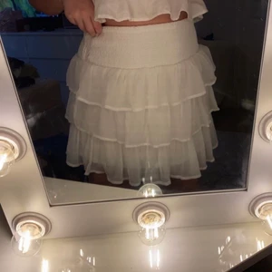 Kjol från VERO MODA - Kjol från VERO MODA. Stl: S/M (passar S mer troligt). OANVÄND. 