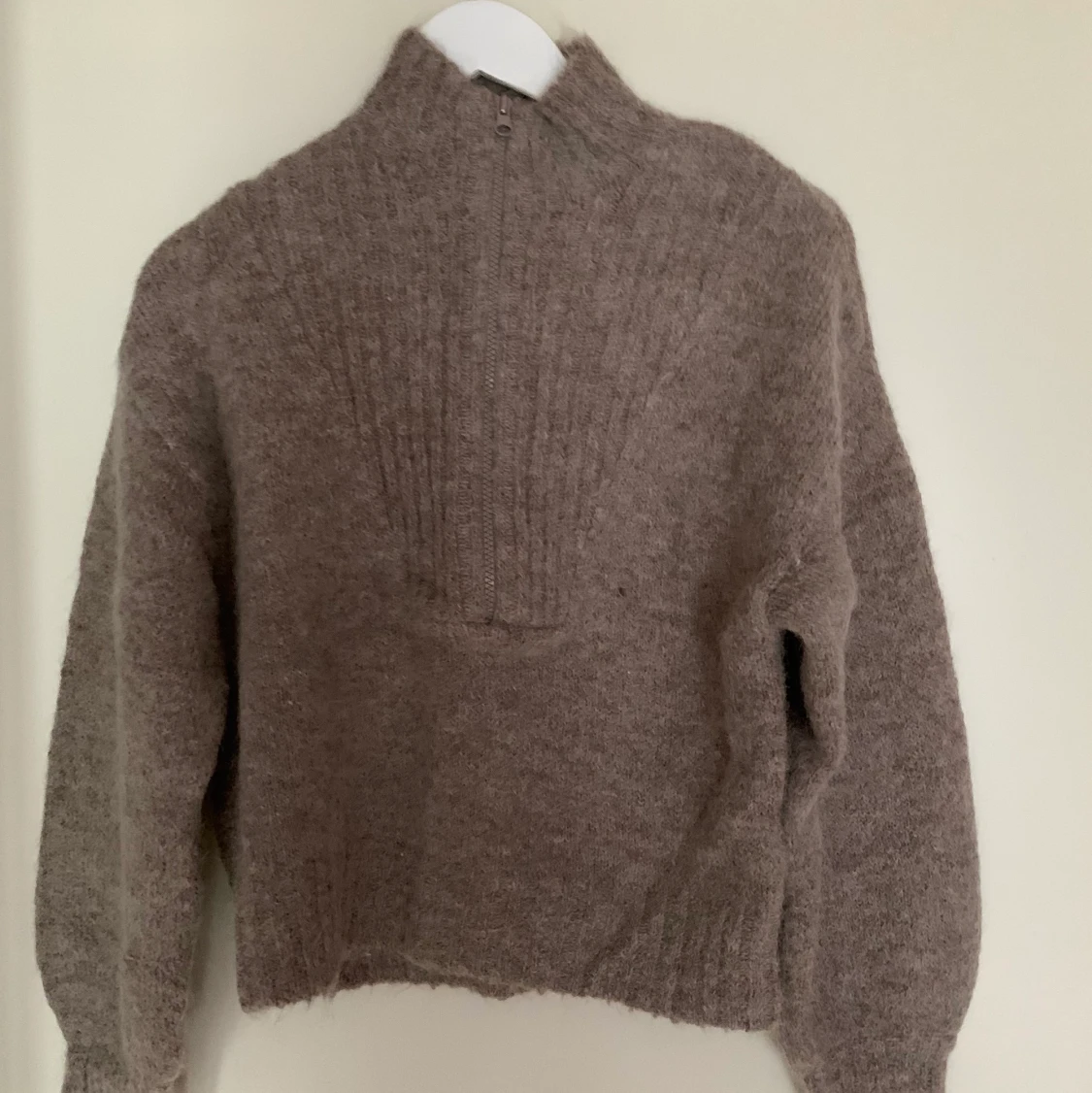 Beige stickad tröja