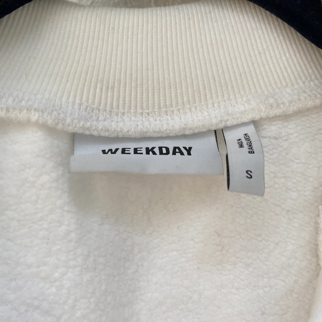 Vit weekday sweatshirt med dragkedja  - 91