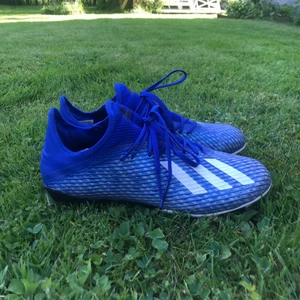 Adidas 19.2 fotbollskor - Säljer mina adidas fotbollskor, storlek 41 1/3. Sparsamt använda och funkar på både konst och naturgräs. Nypris: 1295. Frakt tillkommer
