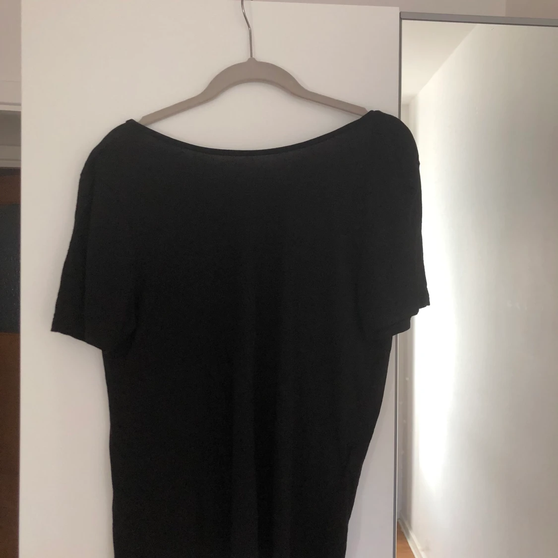 T-shirt med djup rygg, storlek S - 90