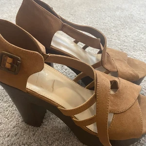 Strl: 41  - Köpta för: 499kr, använda 1 gång 