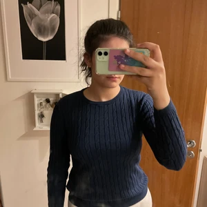 Blå långarmad tröja  - Säljer min blåa tröja, den är jätte fin