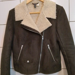 Jackor dam - Knappt använda jackor 100 kr st väst 50 