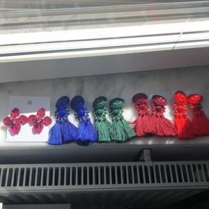 Hm/glitter - Jättefina kristal örhängen🔮(20 kr styck alla för 100 kr)