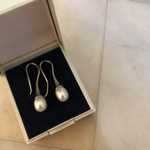 Örhängen - Designade äkta 925 s med äkta pärlor