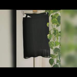 Black skirt from ADIDAS SIZE S Purchasing price :700 SEk Selling price : 300 SEK