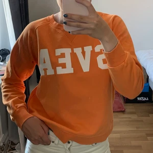 Svea sweatshirt - Riktigt cool sweatshirt från Svea med logga i fram och trycket ”perhaps today” i ryggen! I princip oanvänd 🧡🧡 Priset kan diskuteras!