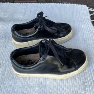 Eytys, Doja, storlek 36 - Säljer ett par Eytys i modellen Doja. Storlek 36. Pris kan diskuteras. Möts upp i Stockholm. 