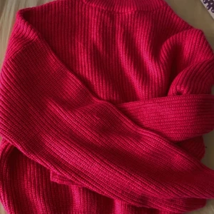 Stickat  - Använd Max 3 gånger, jätte bra skick och har som en polo krage , original pris är 130 kr. Köparen står för frakten 💘💘