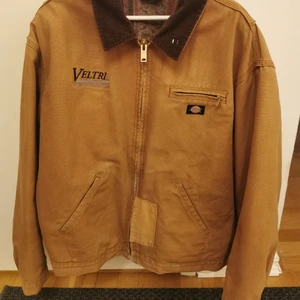 Dickies Work Jacket  - Säljer mina work jacka från Dickies. Den är vintage och är i toppskick. Storlek står inte men den är rätt stor