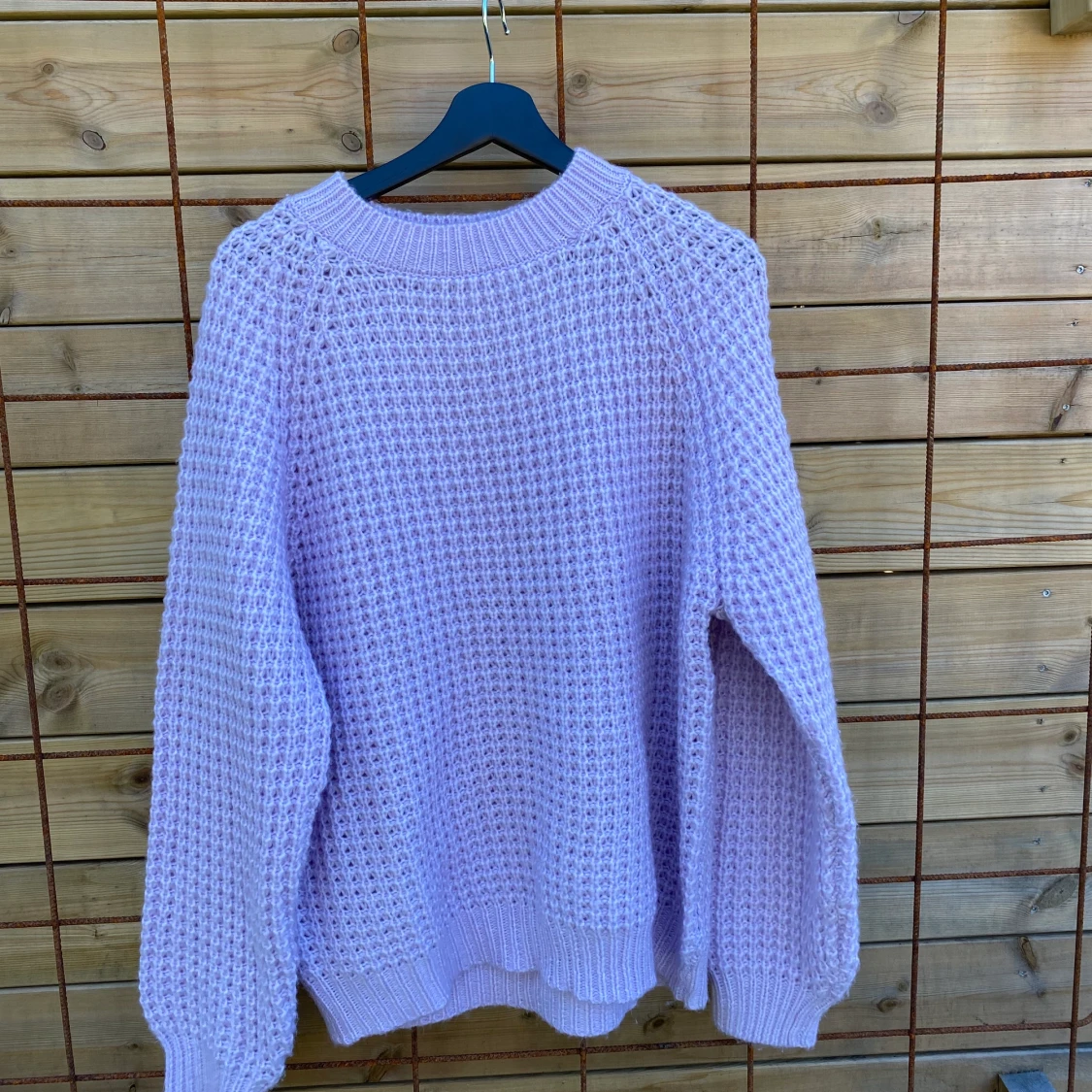 Lila stickad tröja 