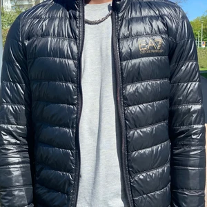 EA7 jacka  - Äkta EA7 vår/höst jacka. Storlek M. Skick 8/10.