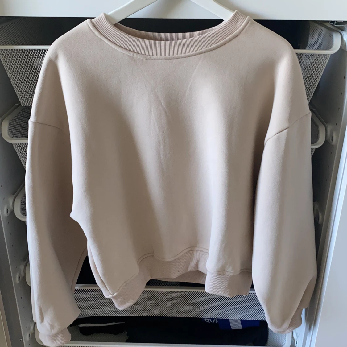 Beige oversized sweatshirt - 90