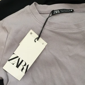 Zara topp - Helt ny t-shirt från Zara 🖤🖤🖤