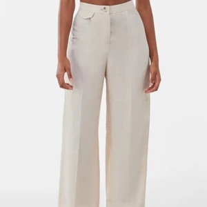 Linnebyxor - Från Bershka 🌸  Aldrig använd,a så helt nya!🌟  