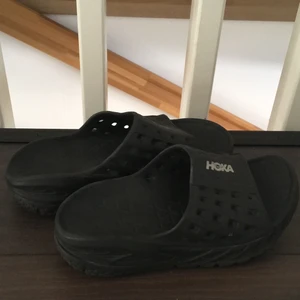 Hoka sandal - Sparsamt använda sandaler från Hoka med bra sula. Inköpta för ca 700kr säljer för 300+frakt
