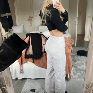 Manchester byxor - Säljer mina coola Manchester byxor från monki för 200kr ❤️ storlek 36