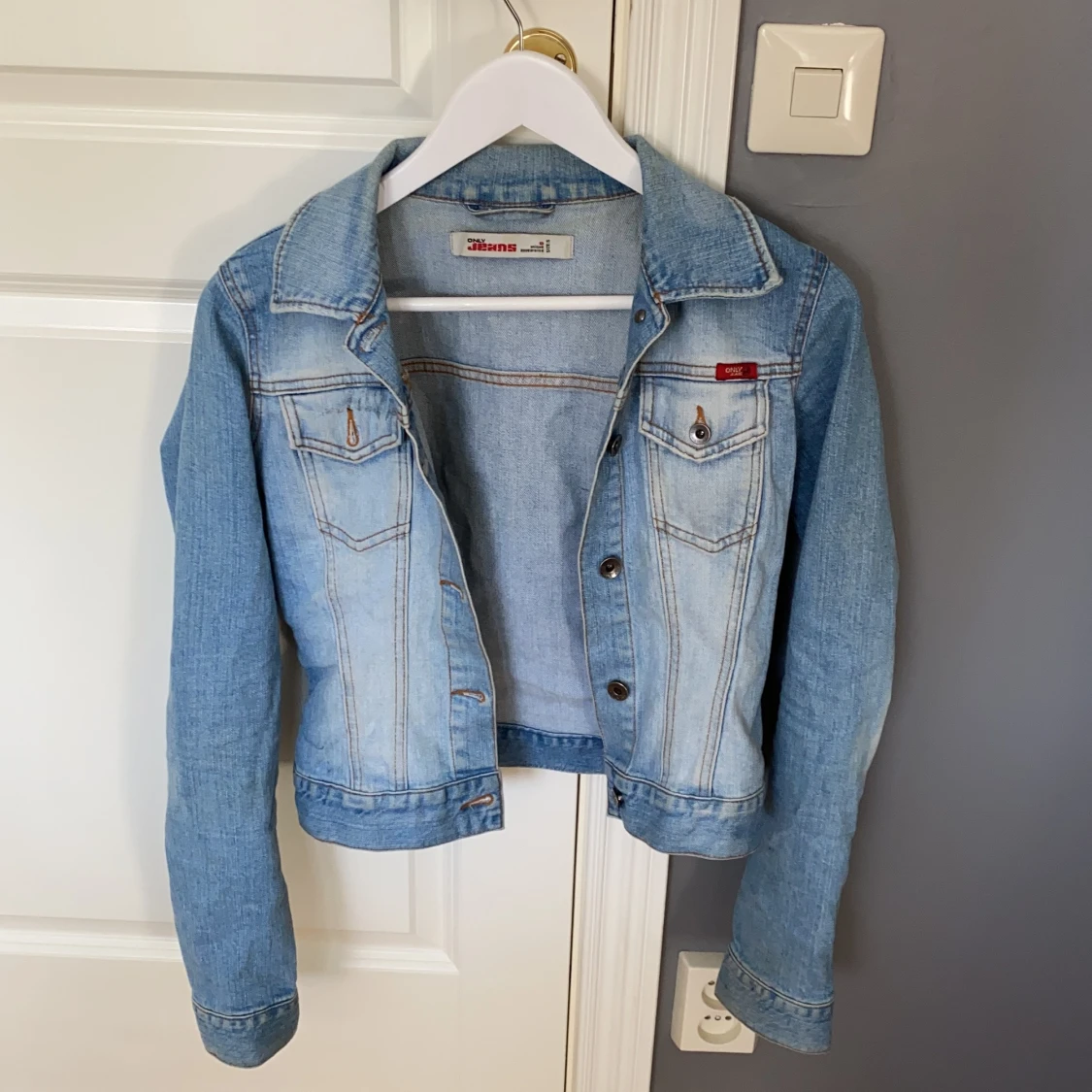En jeansjacka