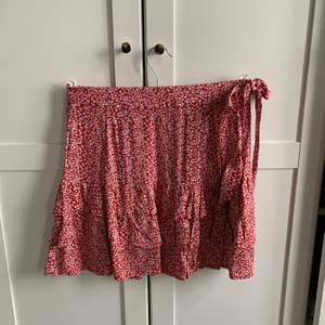Jättesöt röd kjol från Shein, aldrig använd ❤️ Frakt tillkommer