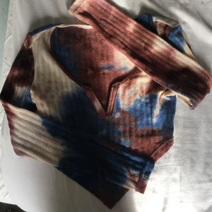 Jätte fin croppad tröja  - Passar inte mig, bara testad❤️