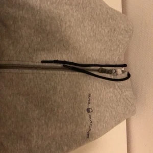 Sail racing hoodie luvtröja - Jag köpte den det va inte riktigt min still och storleken va för stor. Den som köper den håller för frakten💕(ingen husdjur i hemmet)