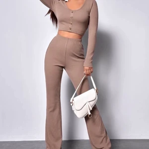 Mjukis set - Säljer hela detta setet . Super mysig . Knappt använt . Storlek s jag är 170 byxorna passar bra då jag är en M 