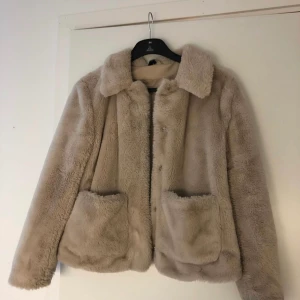 Jacka i pälsimitation - Jacka i pälsimitation, strl M