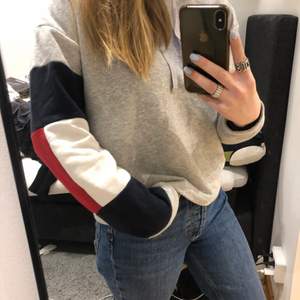 Grå Tommy hilfiger hoodie storlek s