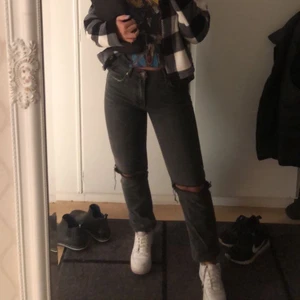 Jeans - Säljer dessa jeans från Zara då de är för små🥺köparen står för frakt💕