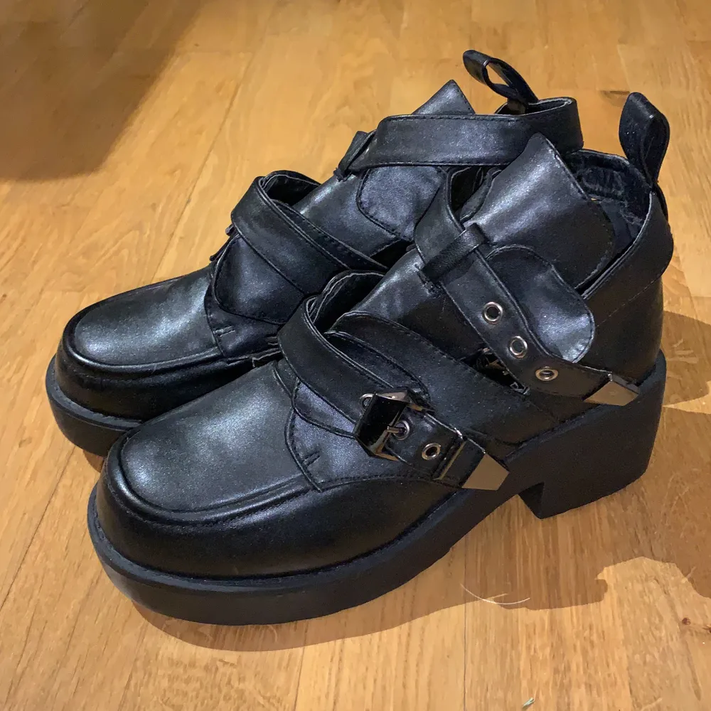 H&M divided boots size 40 🖤🖤🖤. Skor.