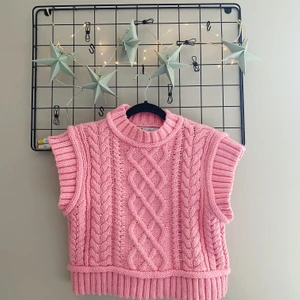 Stickad väst  - Topp från Zara