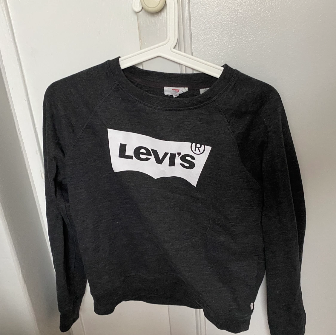 Grå Levis tröja  - 90