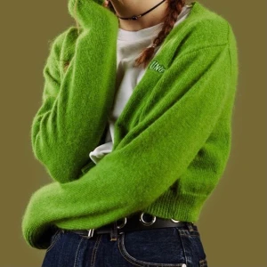 Unif kofta - Liv Sweater från unif i storlek S! Den är nästan helt oanvänd, jättefint skick, säljs för 780 på hemsidan. Pris kan diskuteras