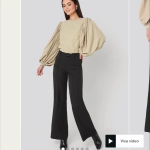 Kostymbyxor - Säljer nu mina älskade kostymbyxor från NAKD! Så snygga till vardags och fest⚡️